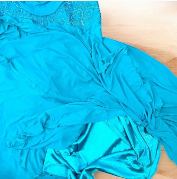 Elegant Teal Evening Gown - Picture 10 of 16